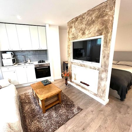Modern Studio Apartment With Free Wifi London Ngoại thất bức ảnh